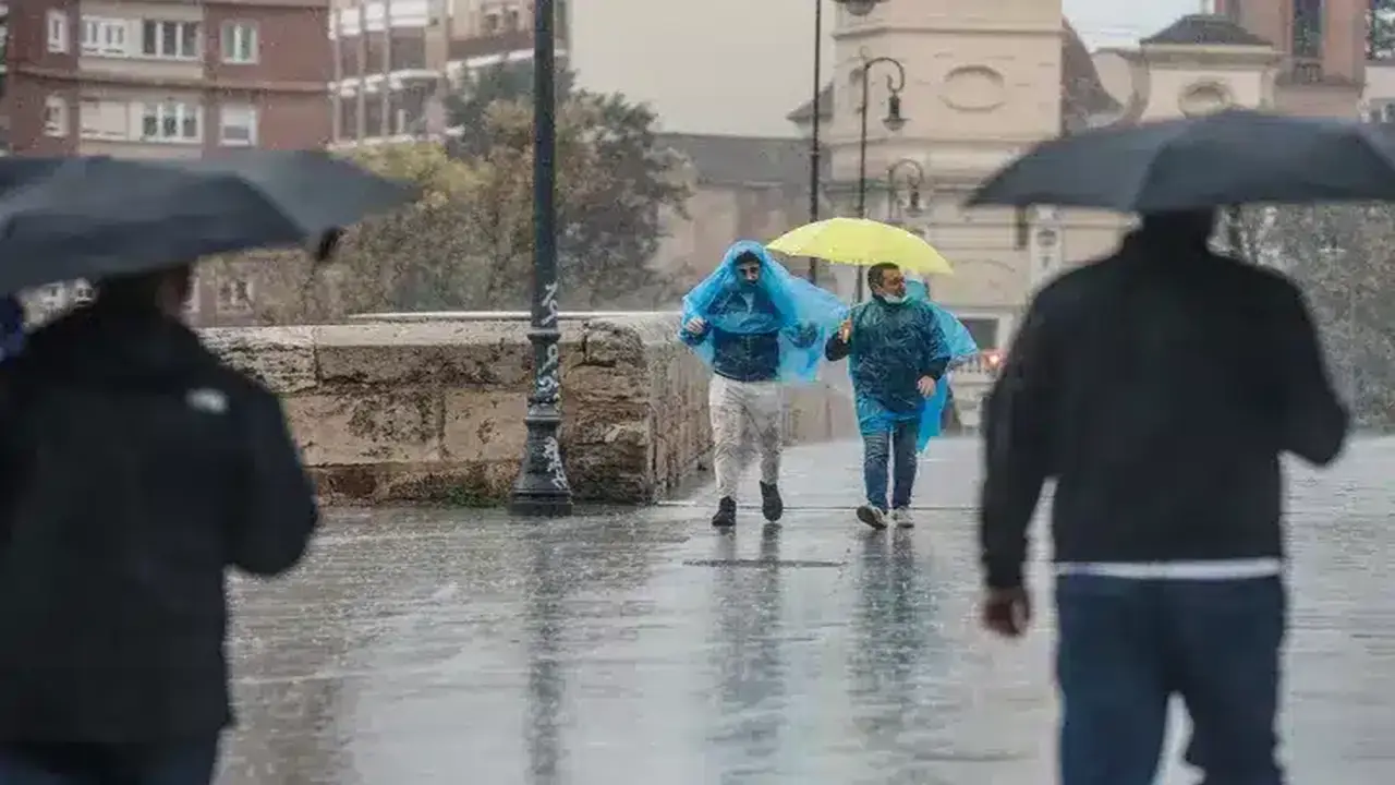 تحذير من وكالة الأرصاد الجوية بشأن أمطار وعواصف تشهدها إسبانيا نهاية الأسبوع